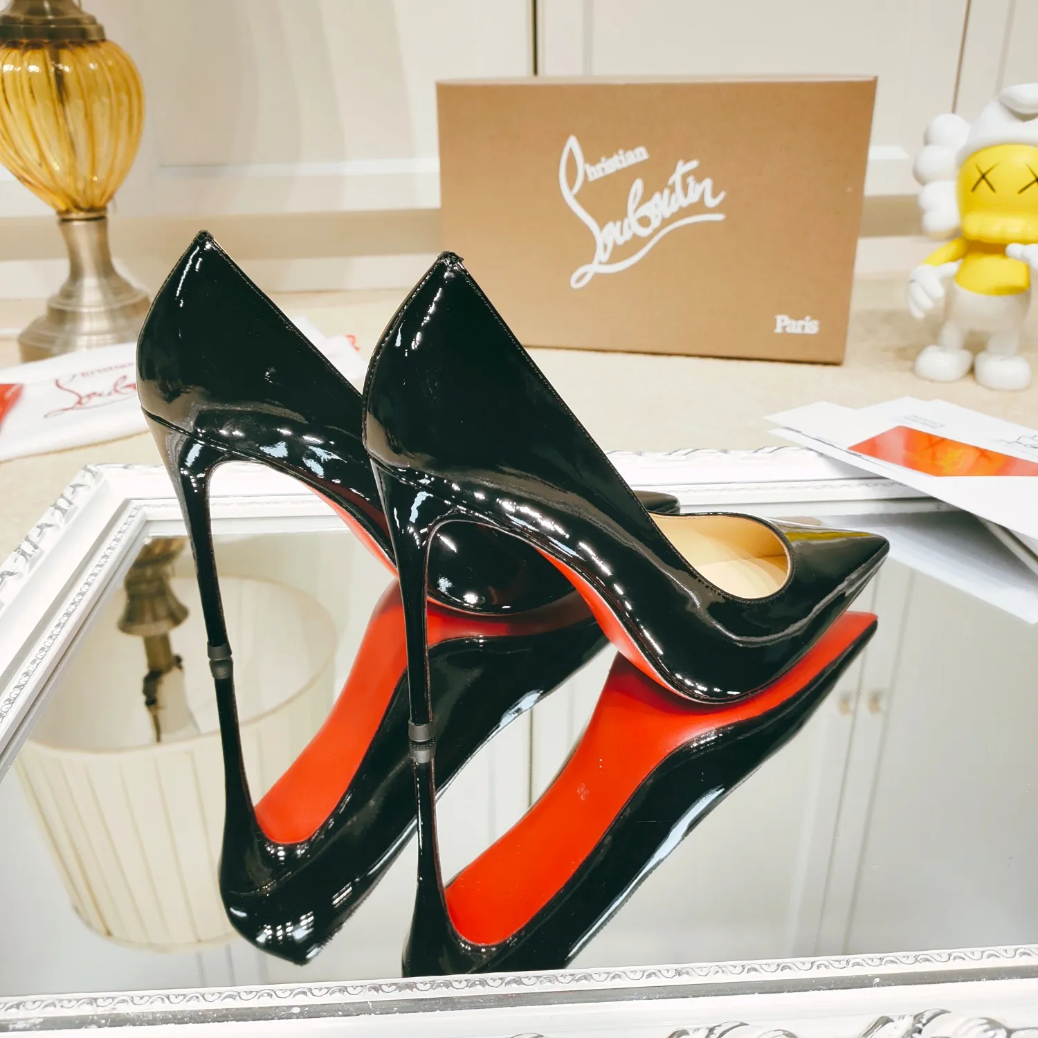 👟👟Ex-factory price 560 🎀Christian Louboutin (Christian Louboutin) CL red-soled shoes, early spring style.  A must-have high-heeled shoe for fairies, with 5 types of heel heights to choose from! The original version was disassembled and developed, produced with original craftsmanship, and after 3 months of continuous debugging, it can be shipped perfectly. Stable and comfortable high heels allow every fairy to control them easily. The lines on the back of the foot are super sexy and suitable for various occasions. Original matching packaging! 💞Fabric: Imported sheepskin, cow patent leather, cowhide + special materials (other materials and colors can be customized according to drawings) 💕Inner lining, feet: imported sheepskin! 💕Outsole: Italian red high-gloss leather outsole 💕Heel height: 10cm 💕Number of sizes: 35-39 (34/40/41 can be customized)